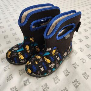 Bogs Winter Boots for a Toddler Size 9 Trucks Print
